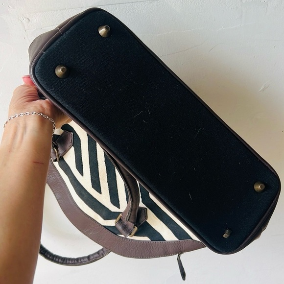 Noonday Collection Stylish Black and White Handbag - Picture 8 of 9